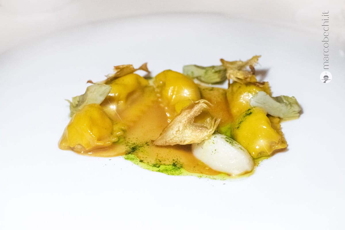 Agnolotti di faraona, crema di Parmigiano e carciofi