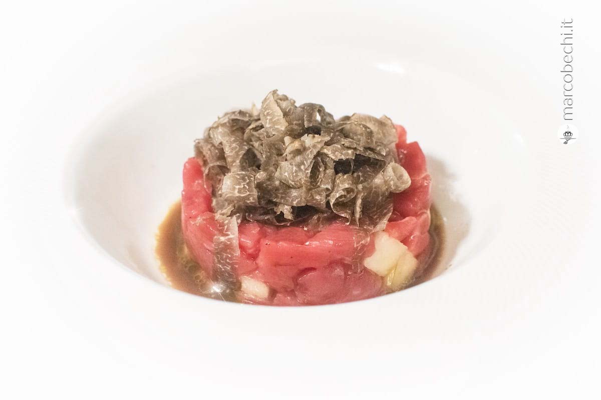 Tartara di manzo marinato alla birra, pera, tartufo nero (2006)
