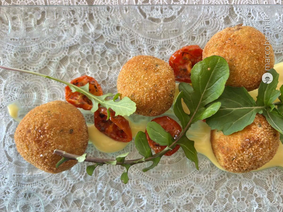 Le polpettine di pollo con maionese e pomodorini confit