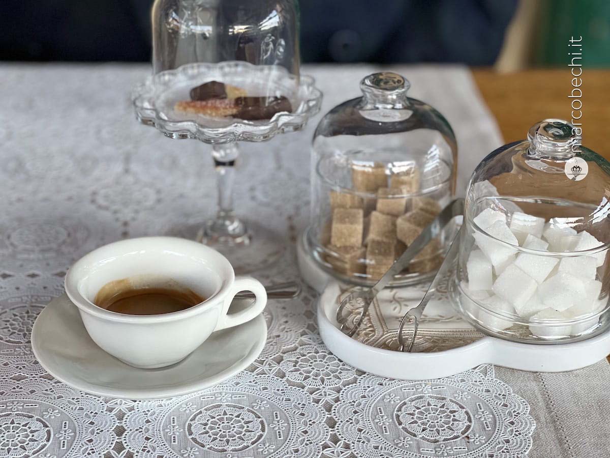 Il caffè e i dolcetti