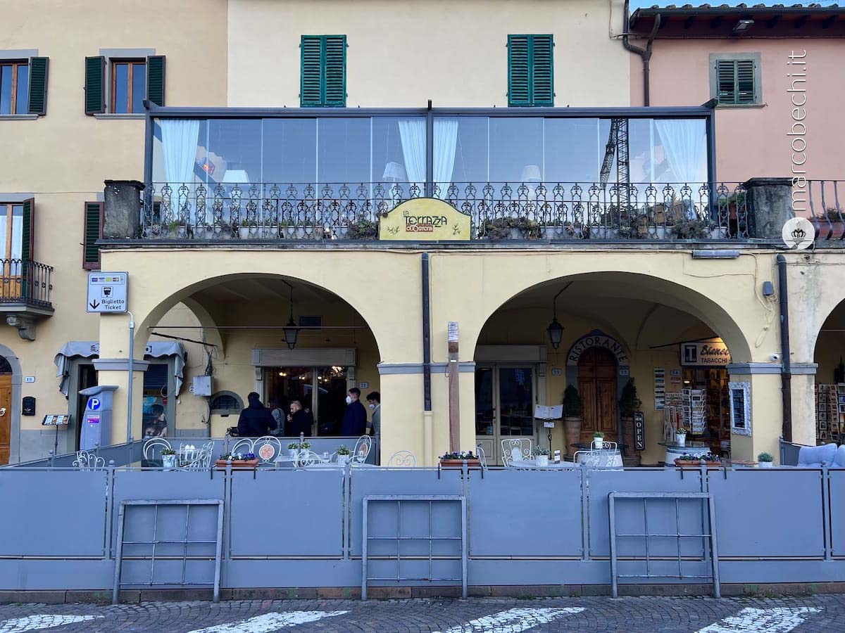 L'Osteria La Terrazza di Terra di Baccio nella piazza centrale di Greve in Chianti