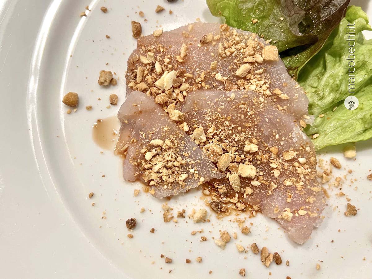 Baccalà marinato, aceto di melograno e anacardi