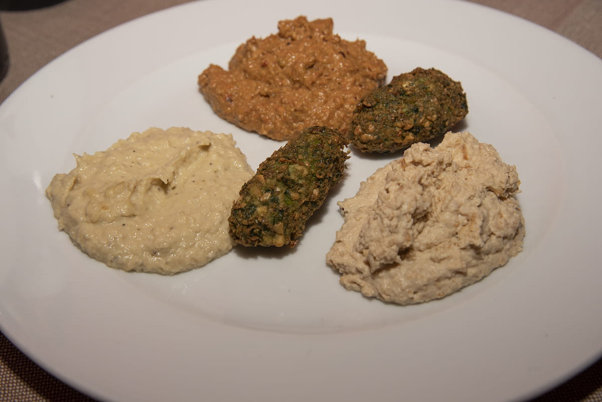Falafel con: Hummus (Ricetta 85, pag. 121) Babà Ganusc (Ricetta 84, pag. 120) Muhammara di Aleppo (Ricetta 88, pag. 123)