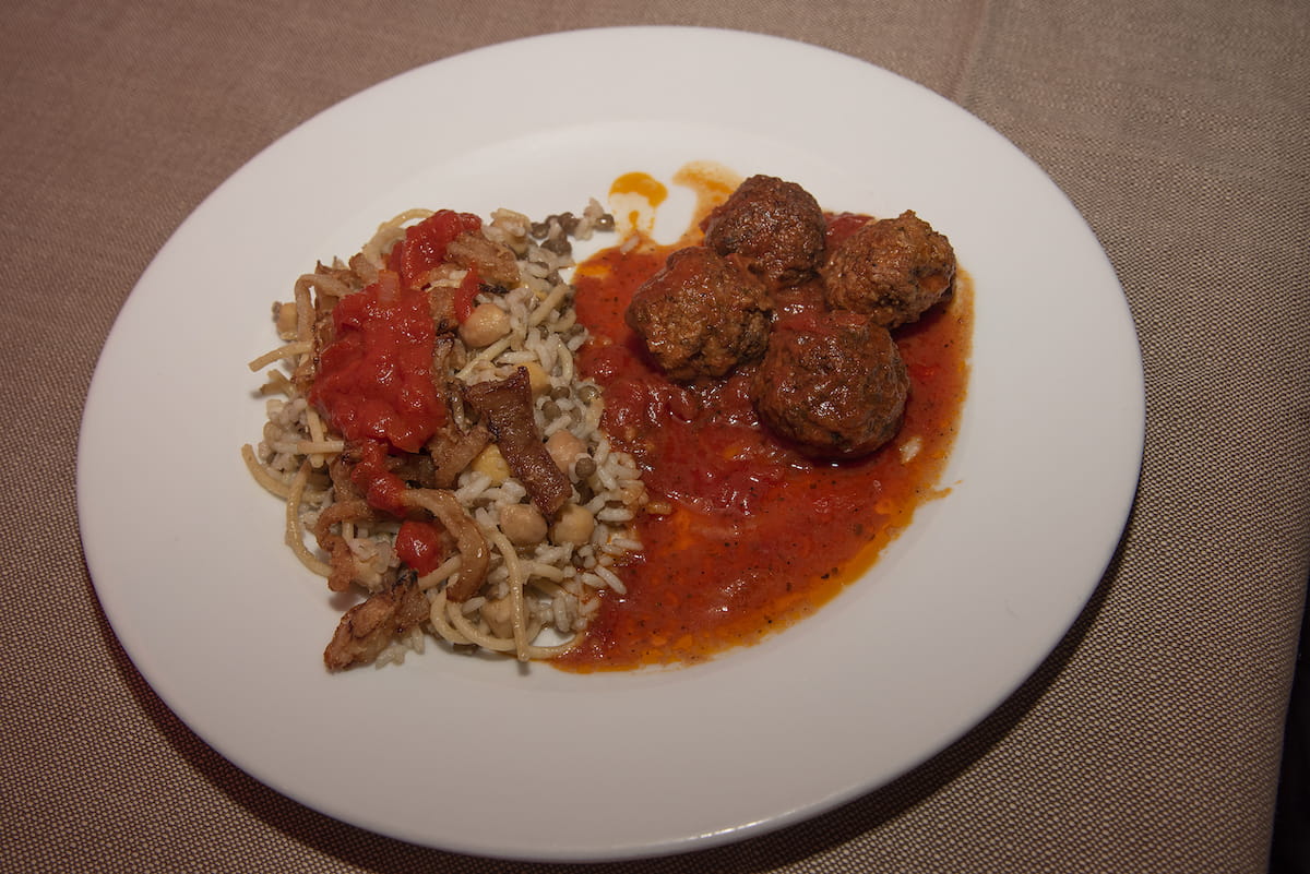 Polpette di carne in salsa ovvero Kofta Dawud Pashà (Ricetta 13, pag. 28) Salsa arissa Salsa agrodolce. Riso, pasta e legumi all’egiziana ovvero Koshari (Ricetta 148, pag. 173)