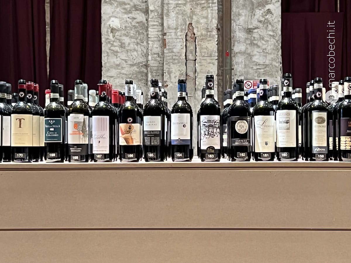 Alcuni vini esposti nella sala degustazione stampa
