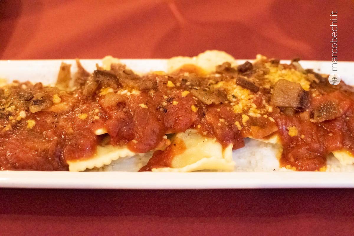 Ravioli di porchetta all'amatriciana