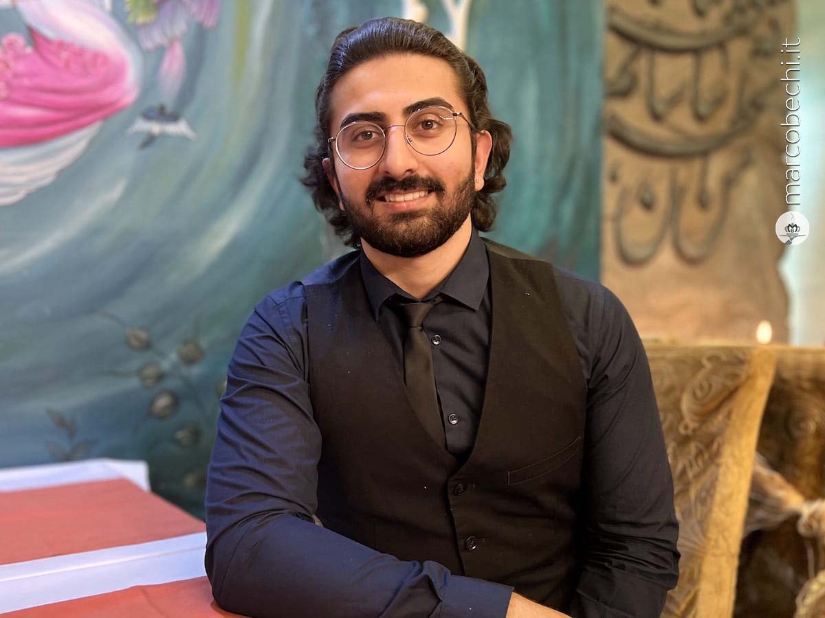 Il responsabile del servizio che ci ha accolto a Kish