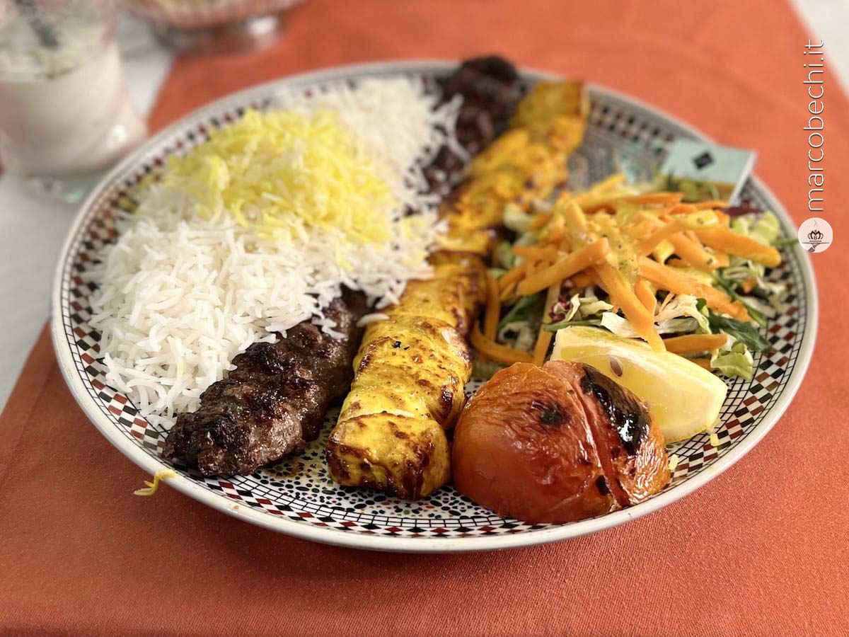 Juje Kabab e Kabab Kubide (pollo e carne macinata)