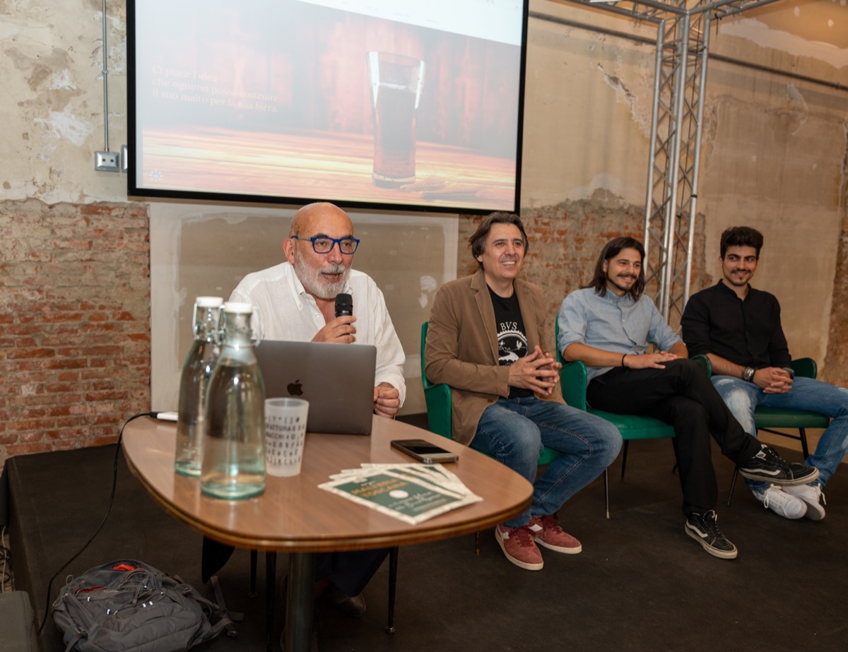 Maurizio Izzo, Antonio Massa e altri relatori tecnici della presentazione della malteria Toscana.