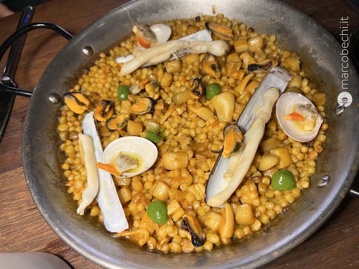 La Fregula valenciana con calamaretti, cozze, fasolari e cannolicchi