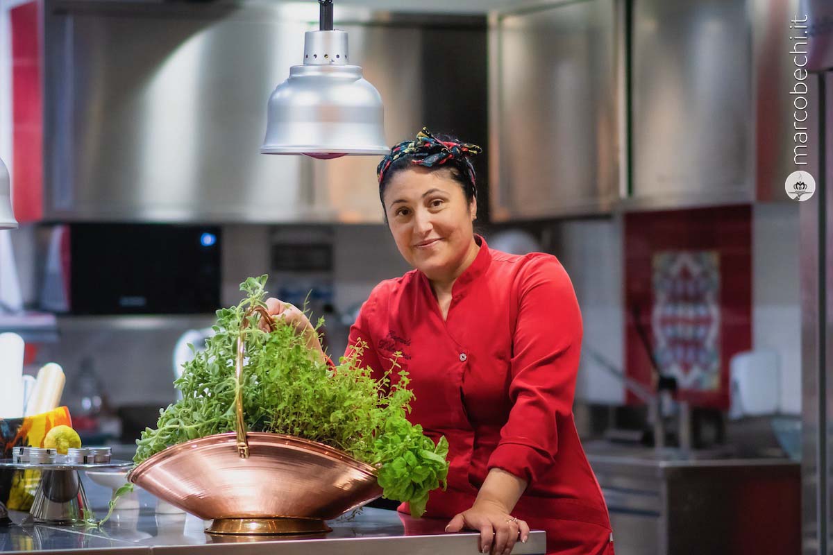 Carmela D'Ambrosio nella sua cucina da Branduccio a Buonconvento (SI)