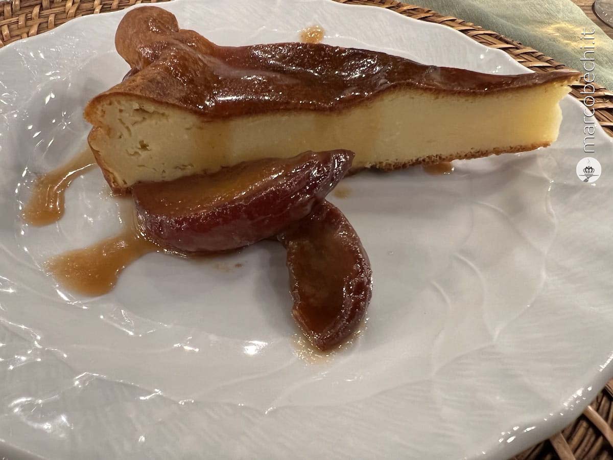 Budino di ricotta con pesche caramellate