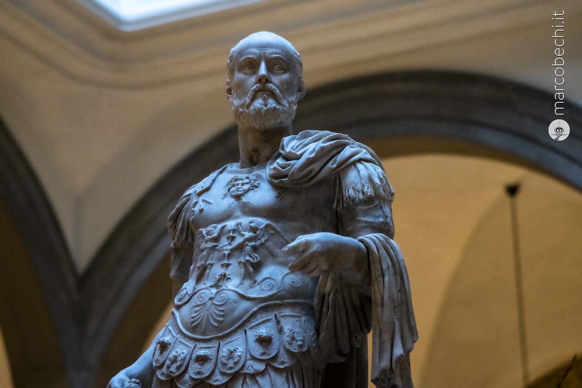 Cosimo I che torneggia nella sala principale di Chic Nonna