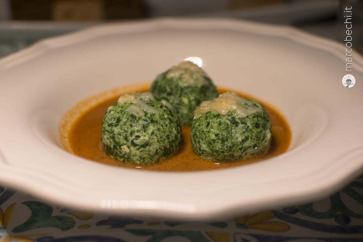Gnudi di ricotta e bietole con salsa di granceola stile Thai con latte di cocco e lemongrass