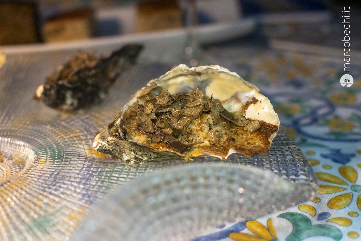 Ostriche gratinate allo champagne con tartufo estivo grattugiato