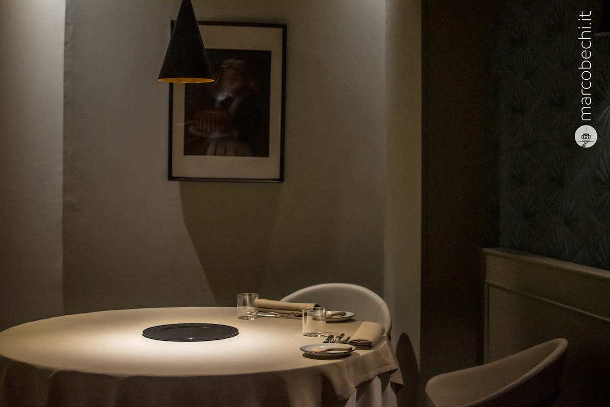 La sala a destra dell'ingresso più romantica