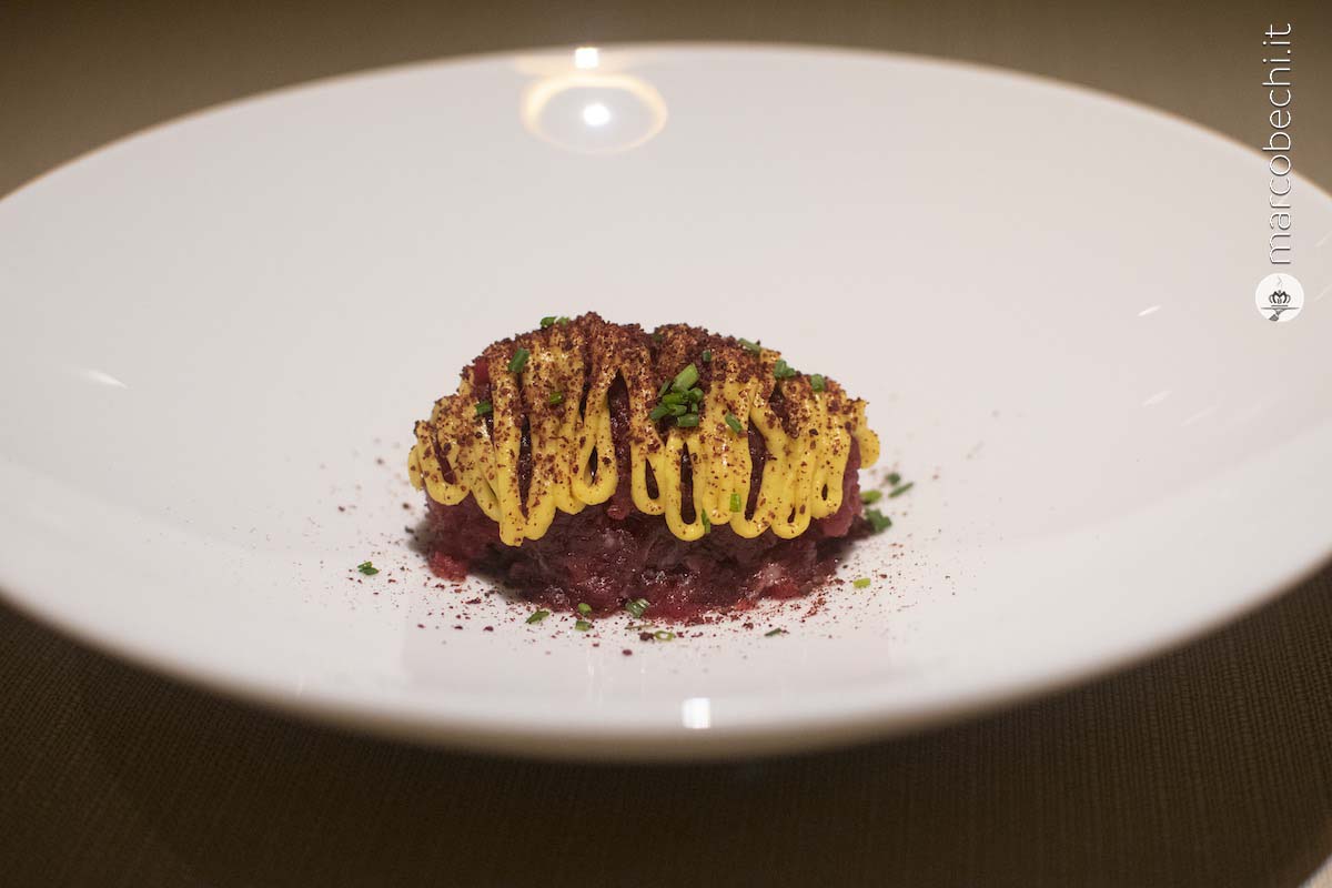 Tartare di Manzo, Curry, Erba Cipollina, Sommacco