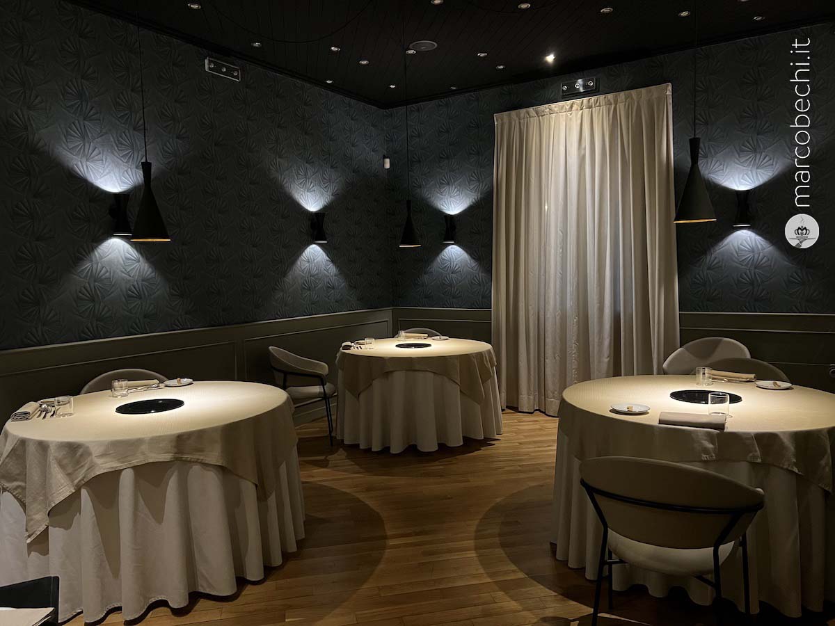 La sala a destra dell'ingresso più romantica