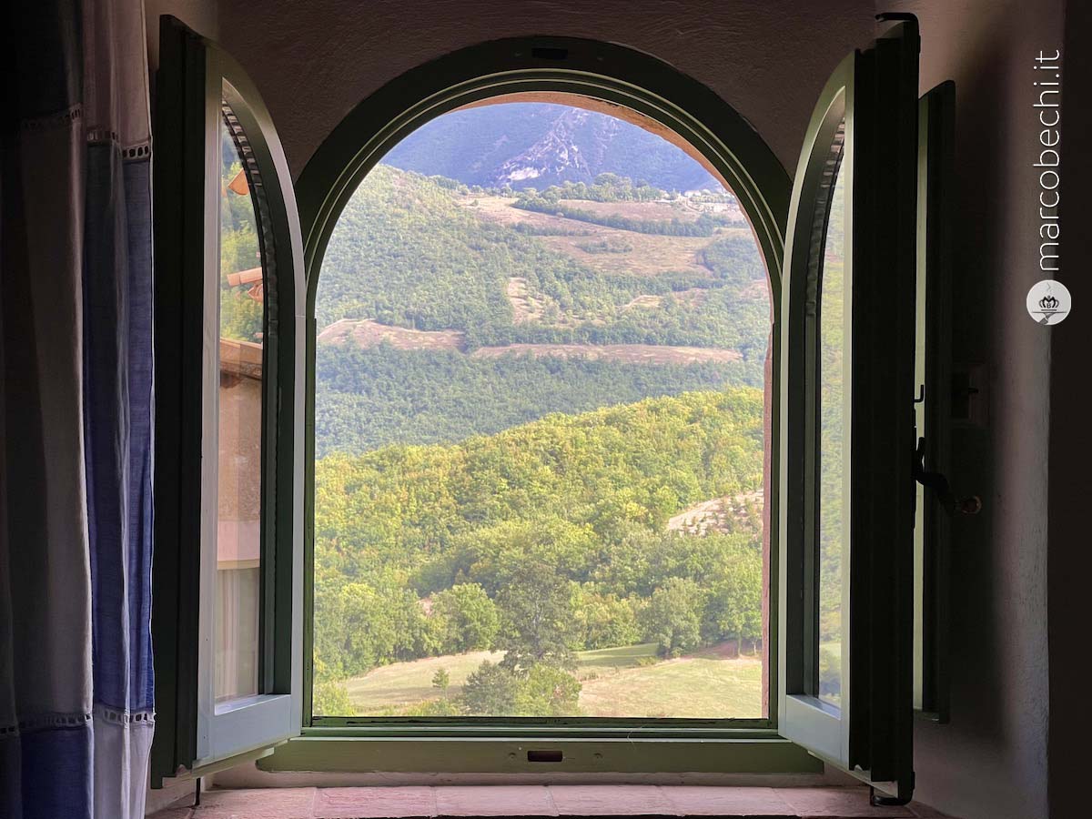 #nivoslider-2lKOj-29399-caption-8 Il panorama da una finestra