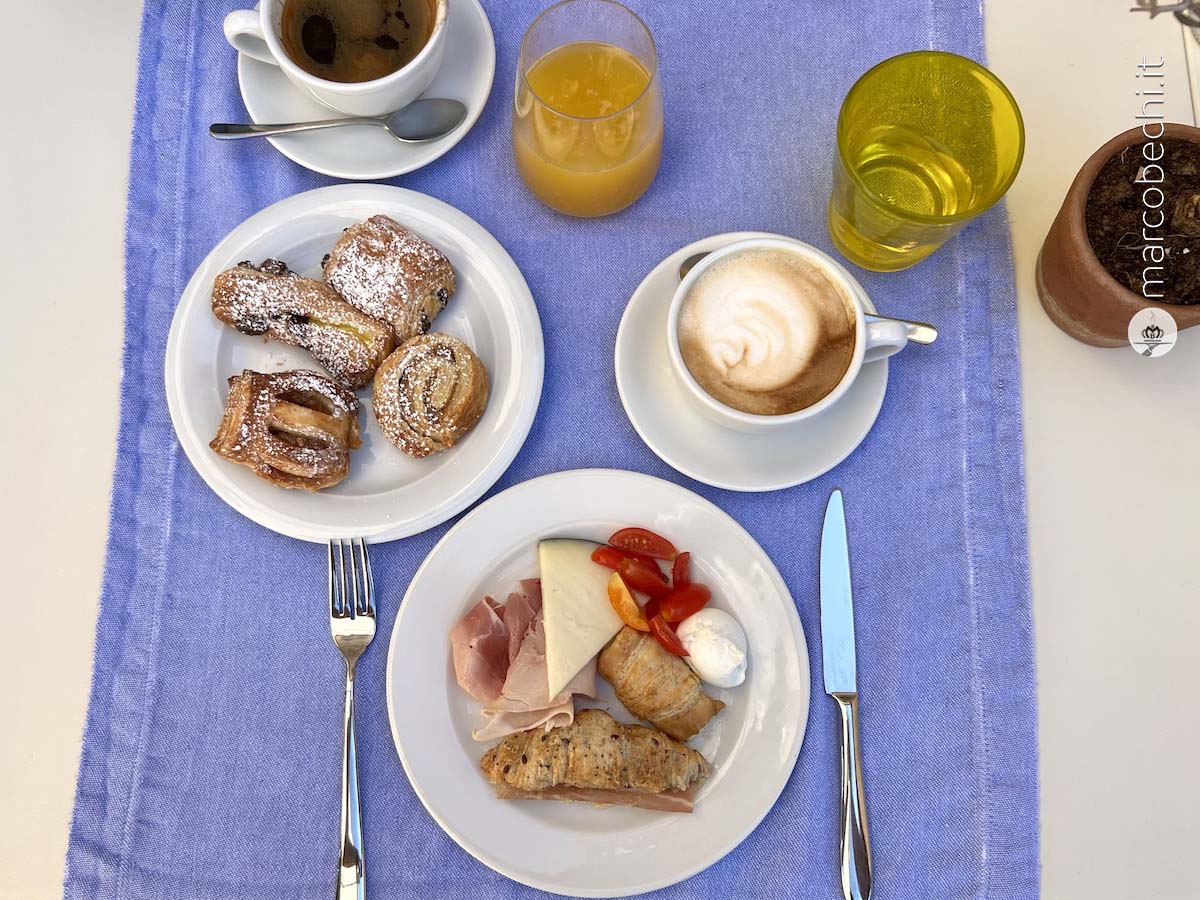 La colazione alla Tavola Rossa