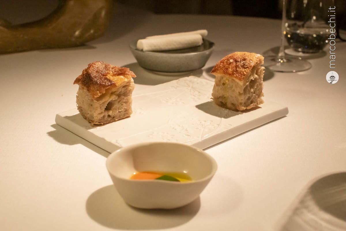 Focaccia fresca e crema di verdure per la scarpetta