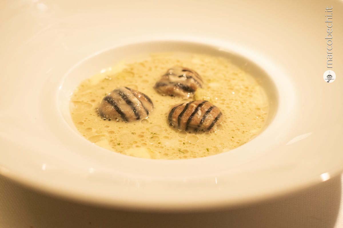 I bottoni fatti in casa con pasta all'uovo e nero di seppia
