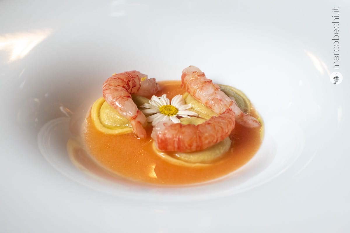 Bottone di parmigiana di melanzana con gambero rosso