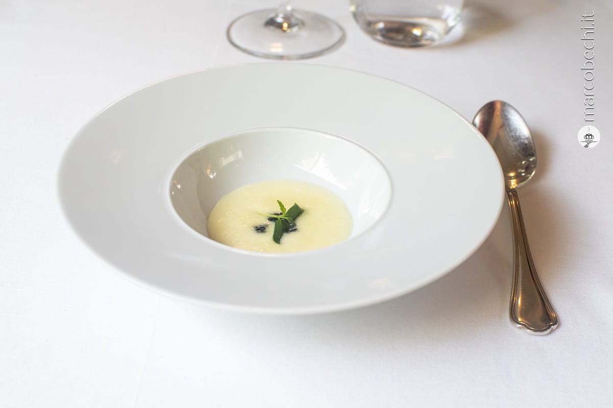 Crema di patate con caviale e cioccolato bianco