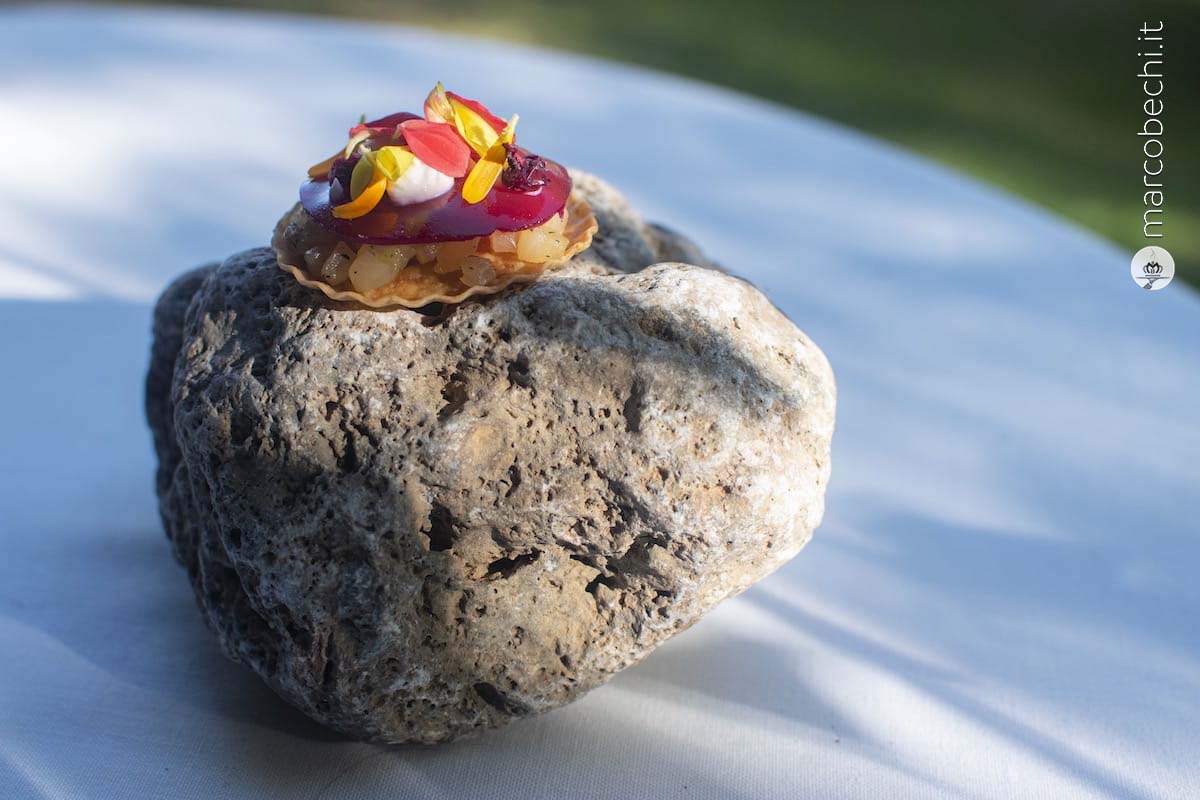 Amuse bouche - Tartelletta di frolla di grano saraceno con lenticchie germogliate e mousse di pesce