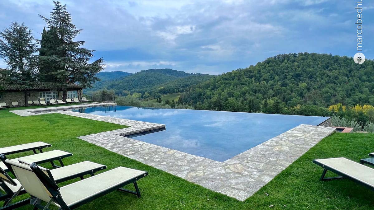 La piscina del Castello di Spaltenna
