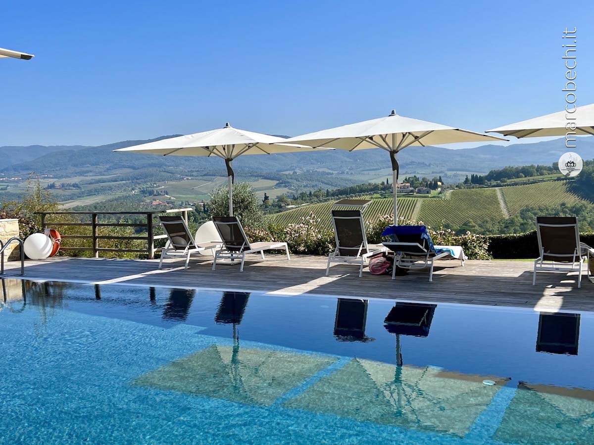 La piscina del Castello di Gabbiano