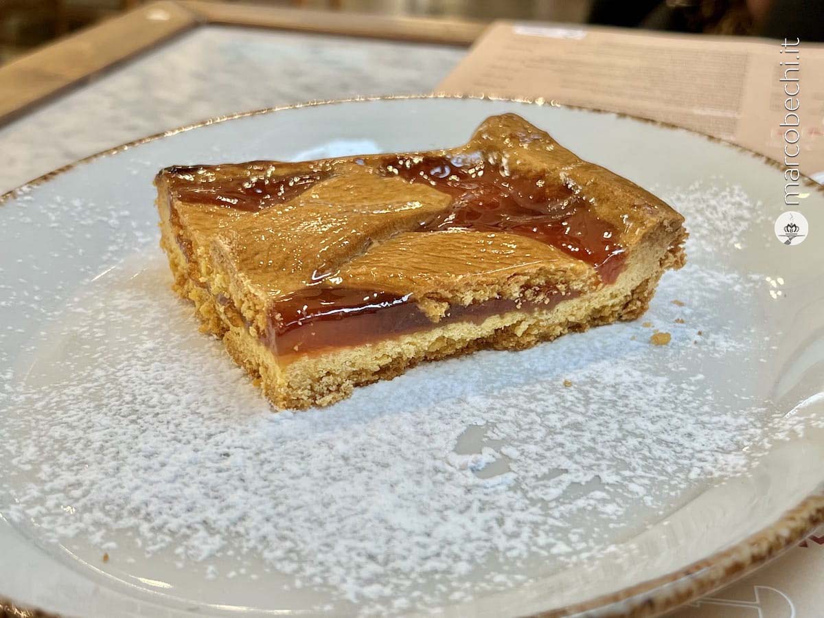 la crostata con la confettura di albicocche