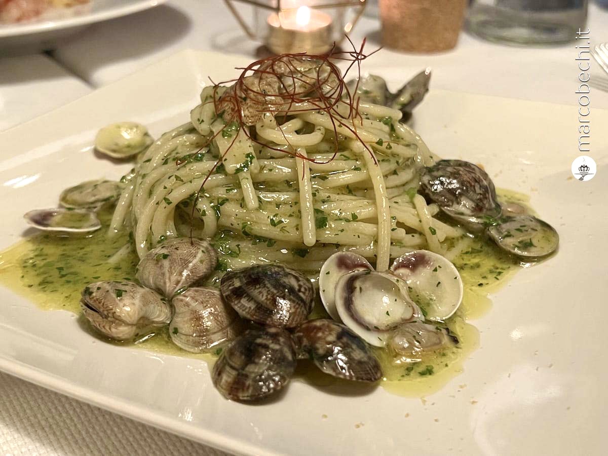 Spaghetti "Cav. Cocco" di grano Senatore Cappelli con vongole veraci, lupini e bottarga di muggine