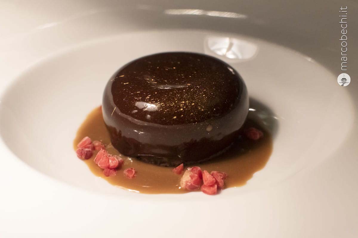 Feuillantine, semifreddo ai cantucci, noci pecan, caramello al caffe, oro