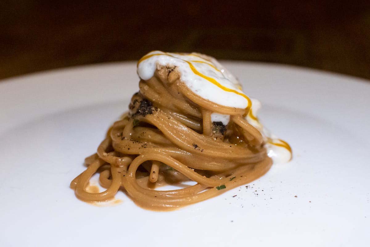 Spaghetto Martelli mantecato con garum di lievito