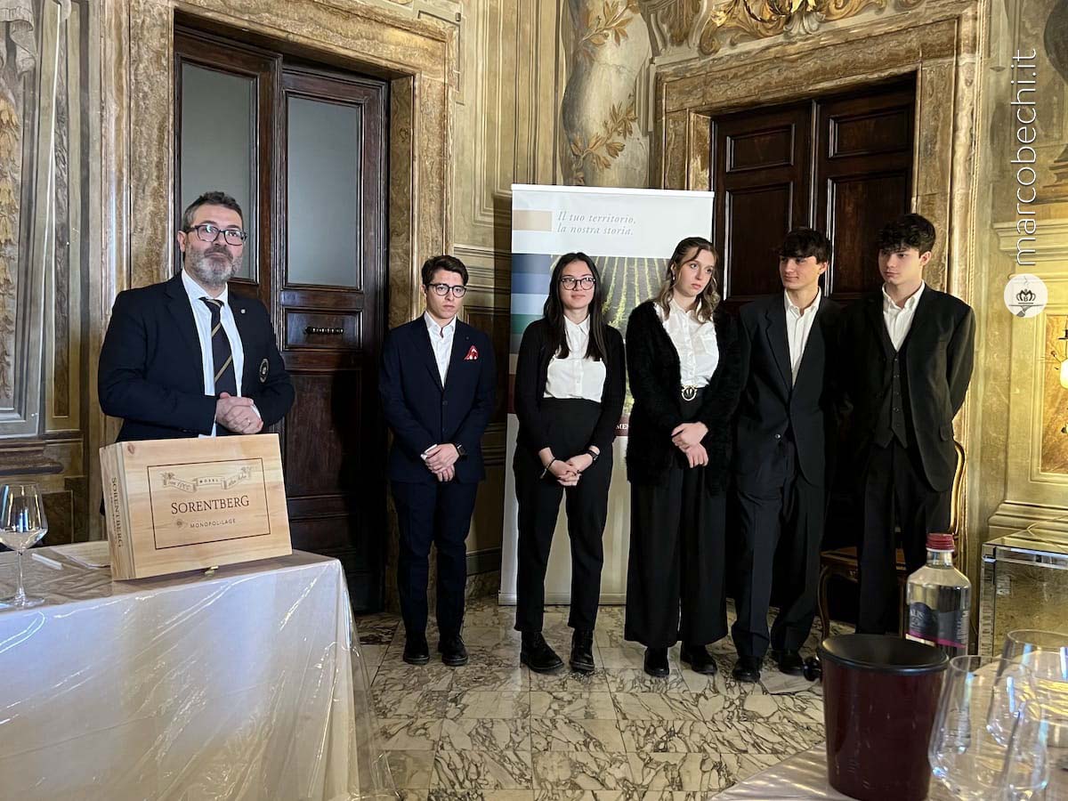 Gli alunni delle classi 5^ dell'Istituto Ricasoli che hanno effettuato il servizio