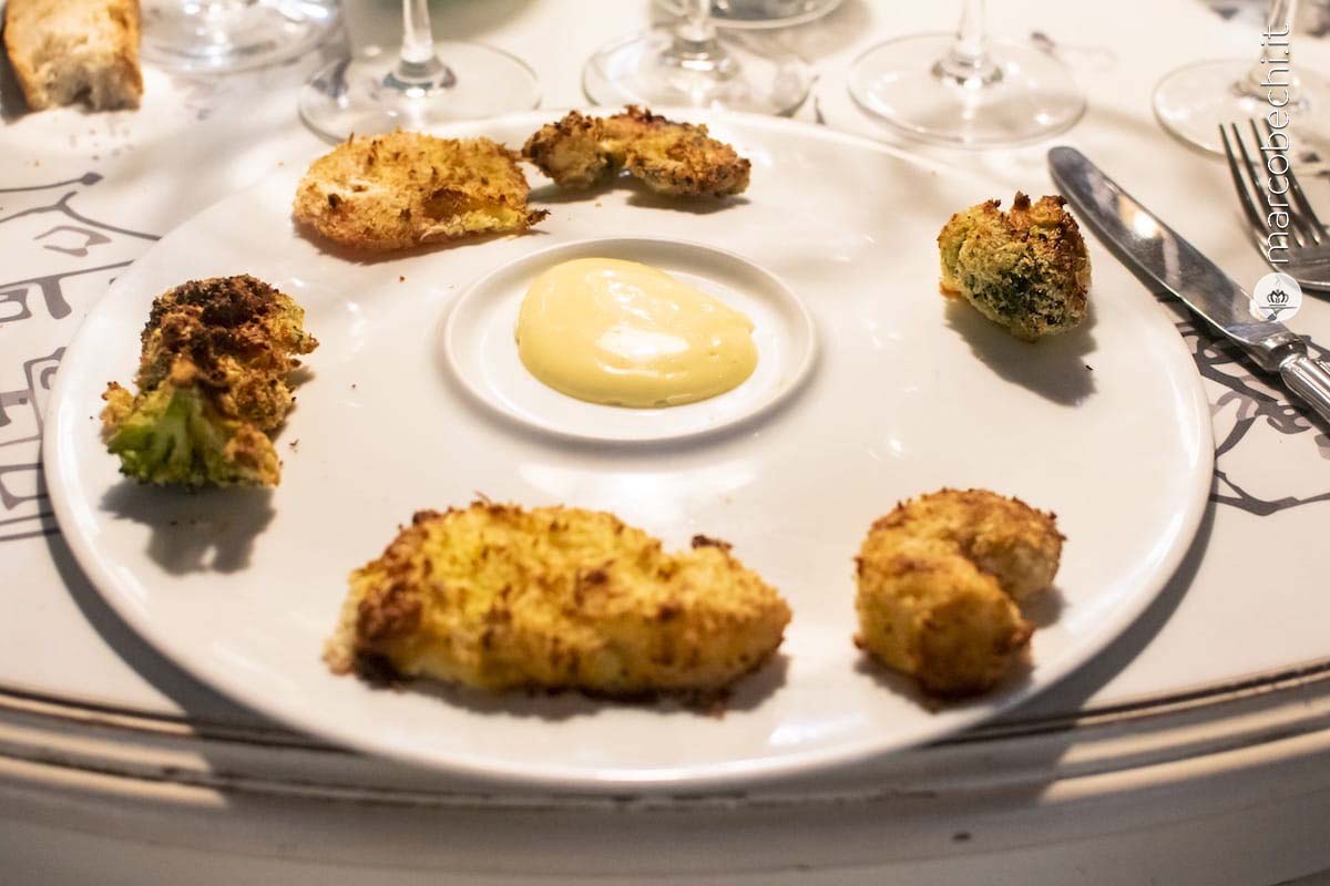 Fritto non fritto, baccalà, polpo e gamberi, verdure impanate nella farina di riso giapponese servita con una maionese all'Amaro Era Morelli