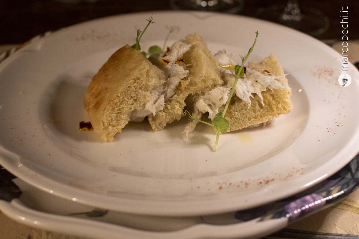 Focaccia alla zucca fatta in casa farcita con baccalà mantecato