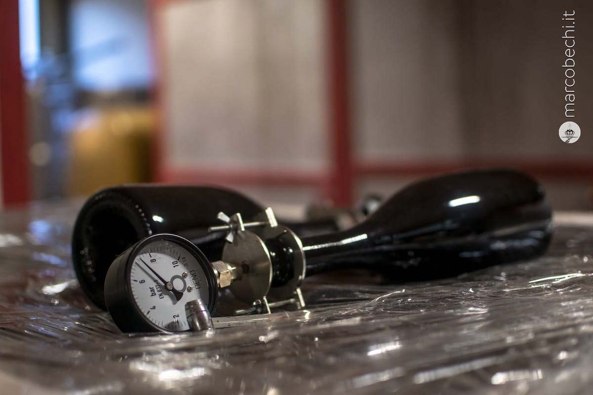La verifica della pressione nel Vermentino spumante Doc