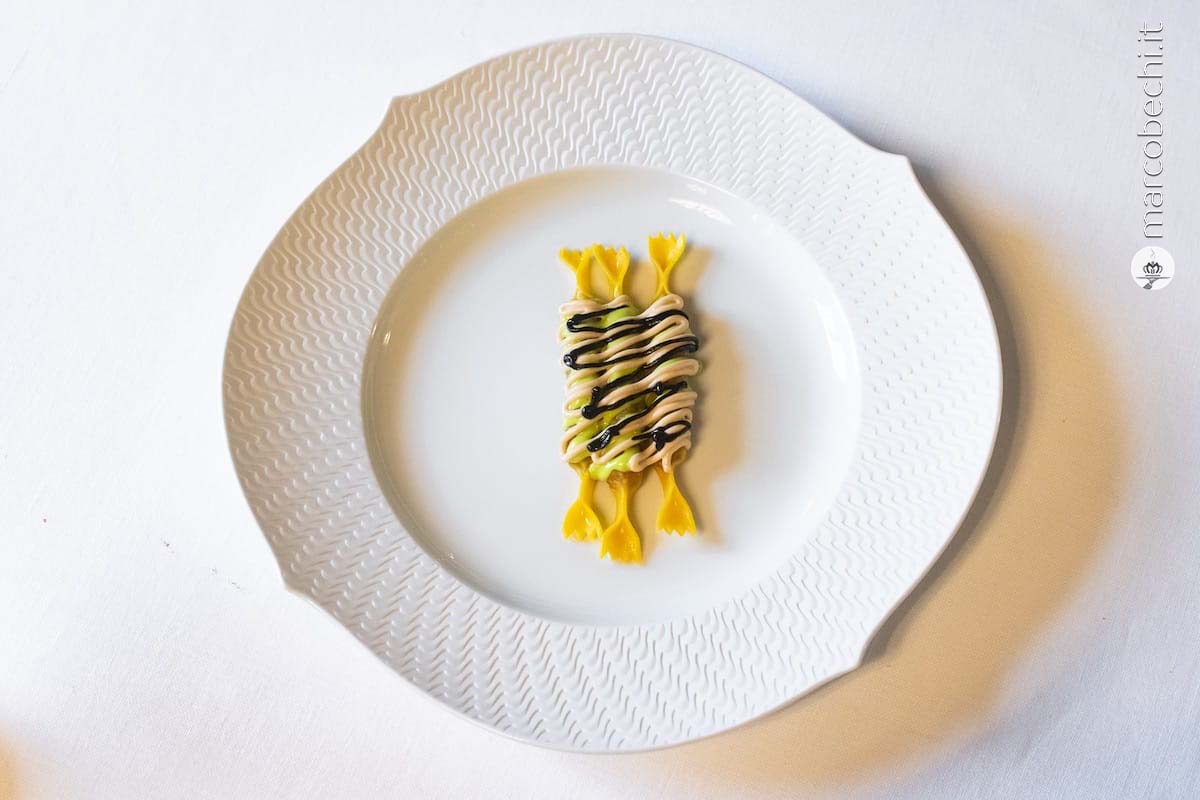Caramella ripiena di moscardino, finocchietto selvatico, aglio nero