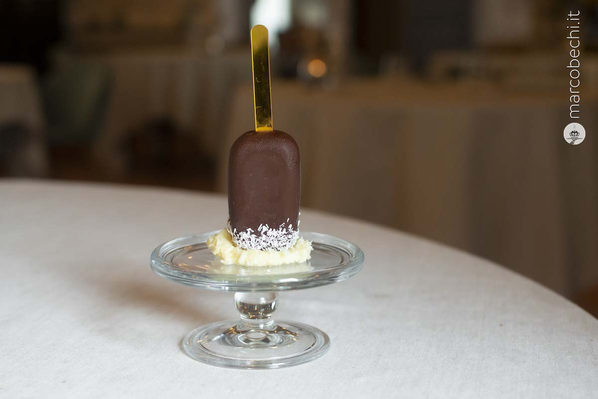 Gelato al gorgonzola con copertura fondente