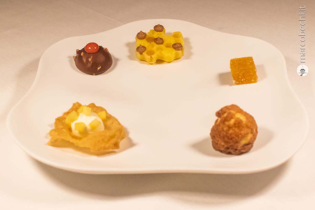 Petit four