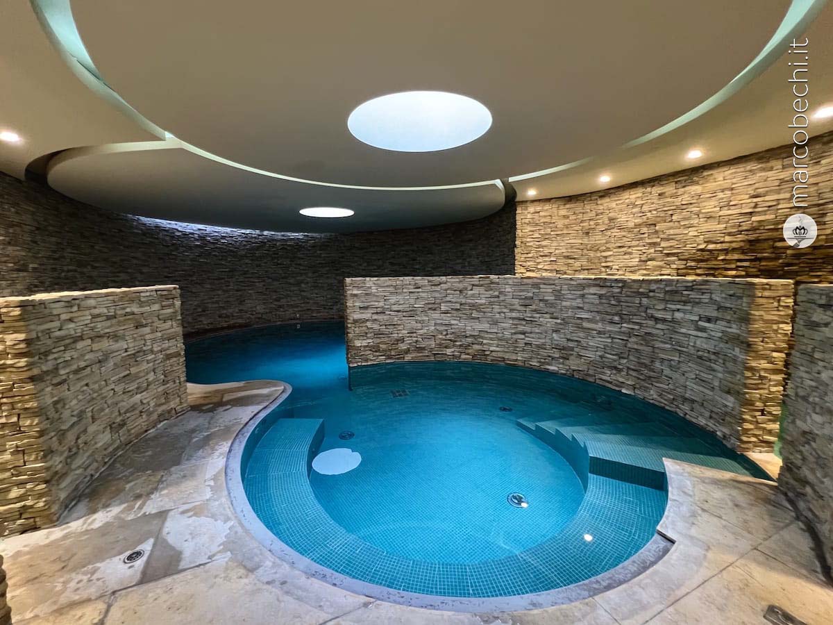La Spa con Jacuzzi