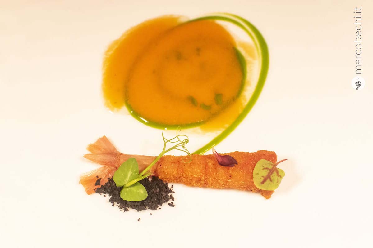 Rosso di Mazara, panzanella liquida, olive disidratate, olio al basilico