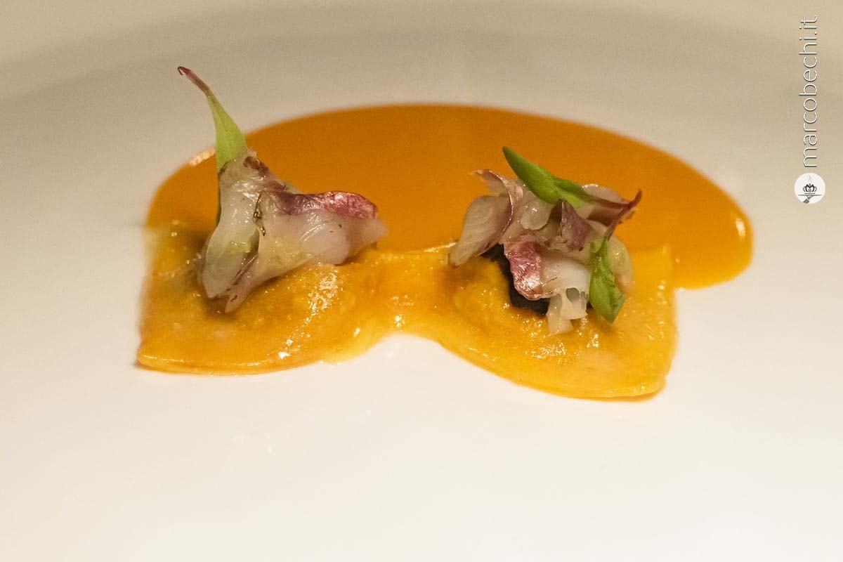 Raviolo ripieno di pappa al pomodoro