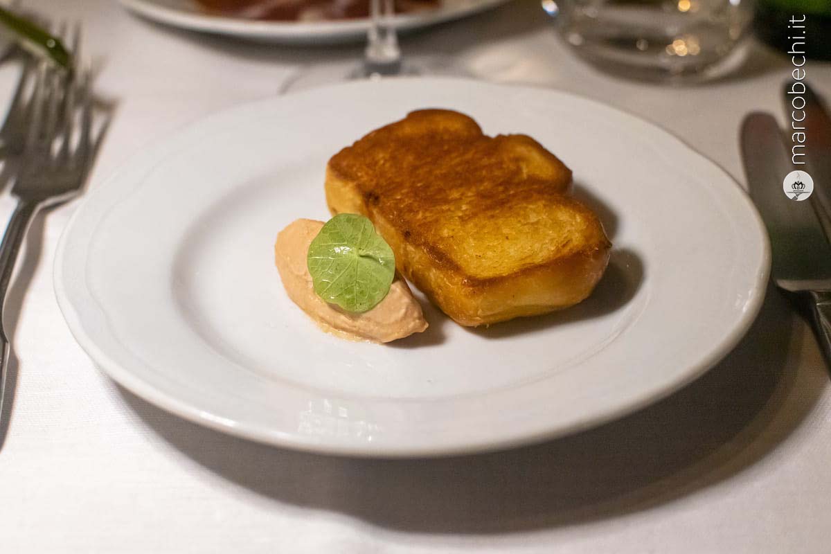 Patè di foie gras, brioche salato e chutney di mela profumato alle spezie e mango
