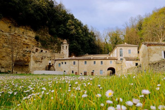 Incontri enogastronomici di avvicinamento al vino con degustazione “Uguali ma Diversi”