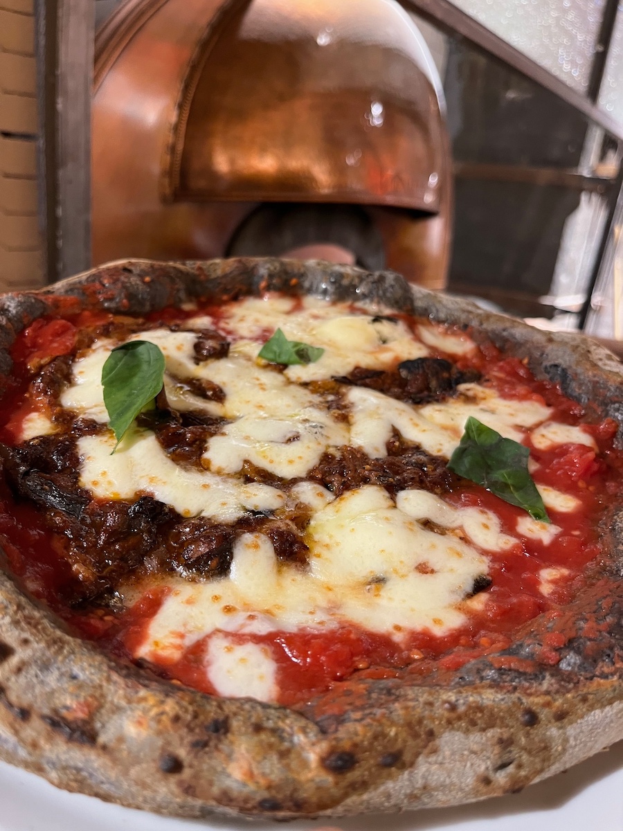 Una pizza di Peperino