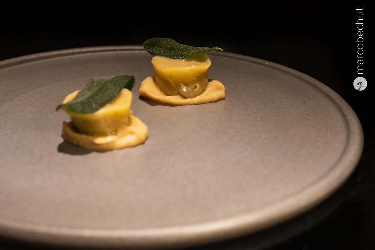 Ravioli di Piccione, Carota Bianca e profumi Orientali