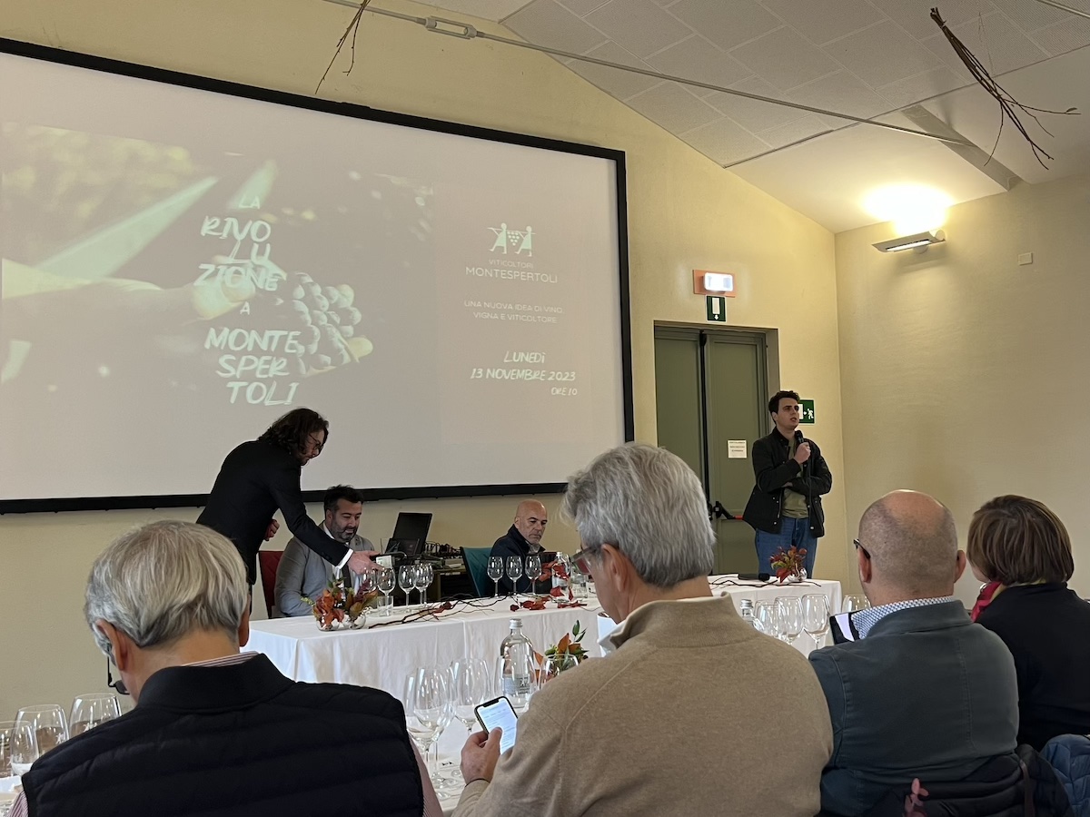Giulio Tinacci presenta l'evento alla stampa